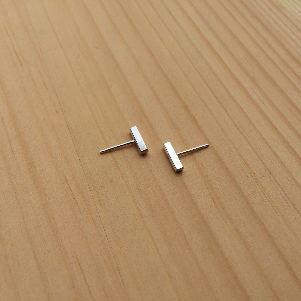 skinny hammered bar studs